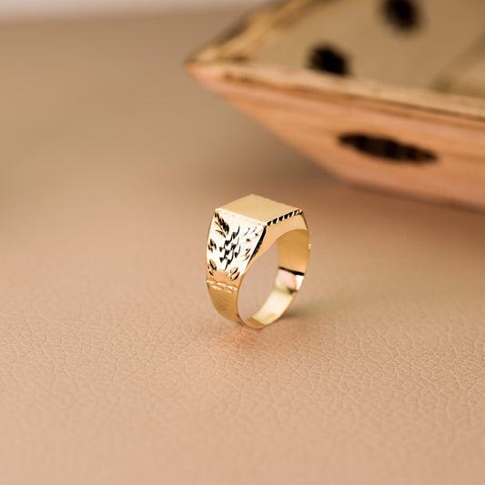 Chevalière enfant sculpté ,Or 18k