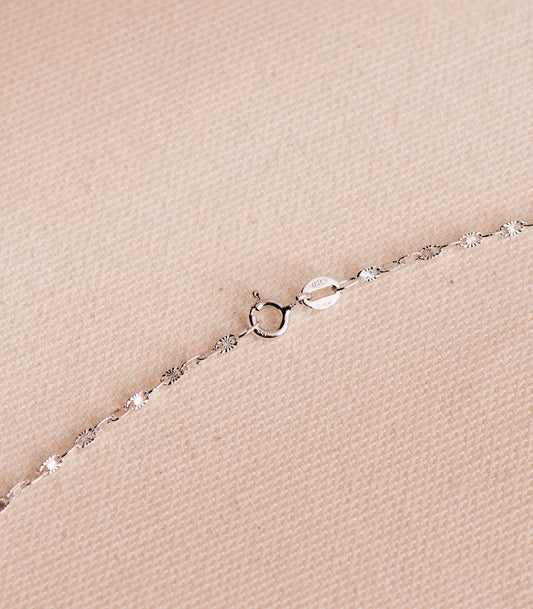 Chaine maille alternée avec motifs gravés ,Or blanc 18K