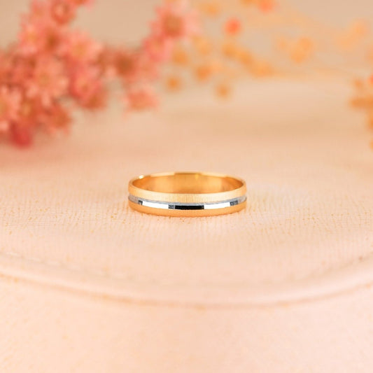 Alliance bords sculptés et matés , Or bicolore 18K - PARADOXE