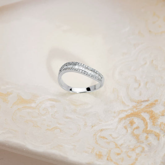 Bague courbé diamant , Or Blanc 18K - PARADOXE