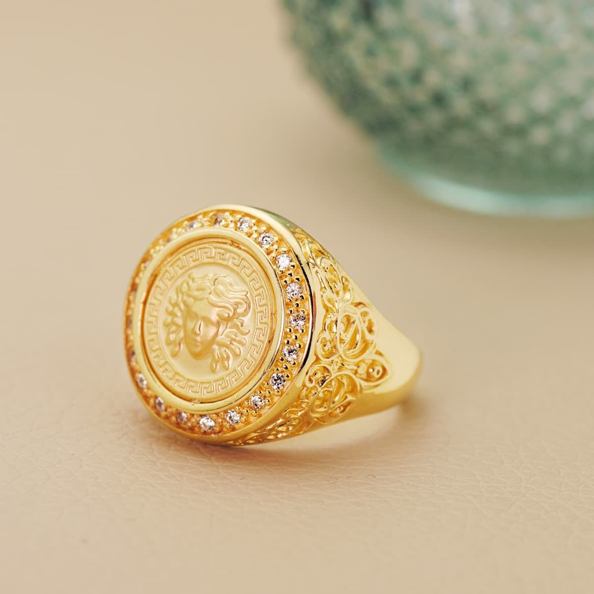 Chevalière ronde médusa massif , Or 18K - PARADOXE