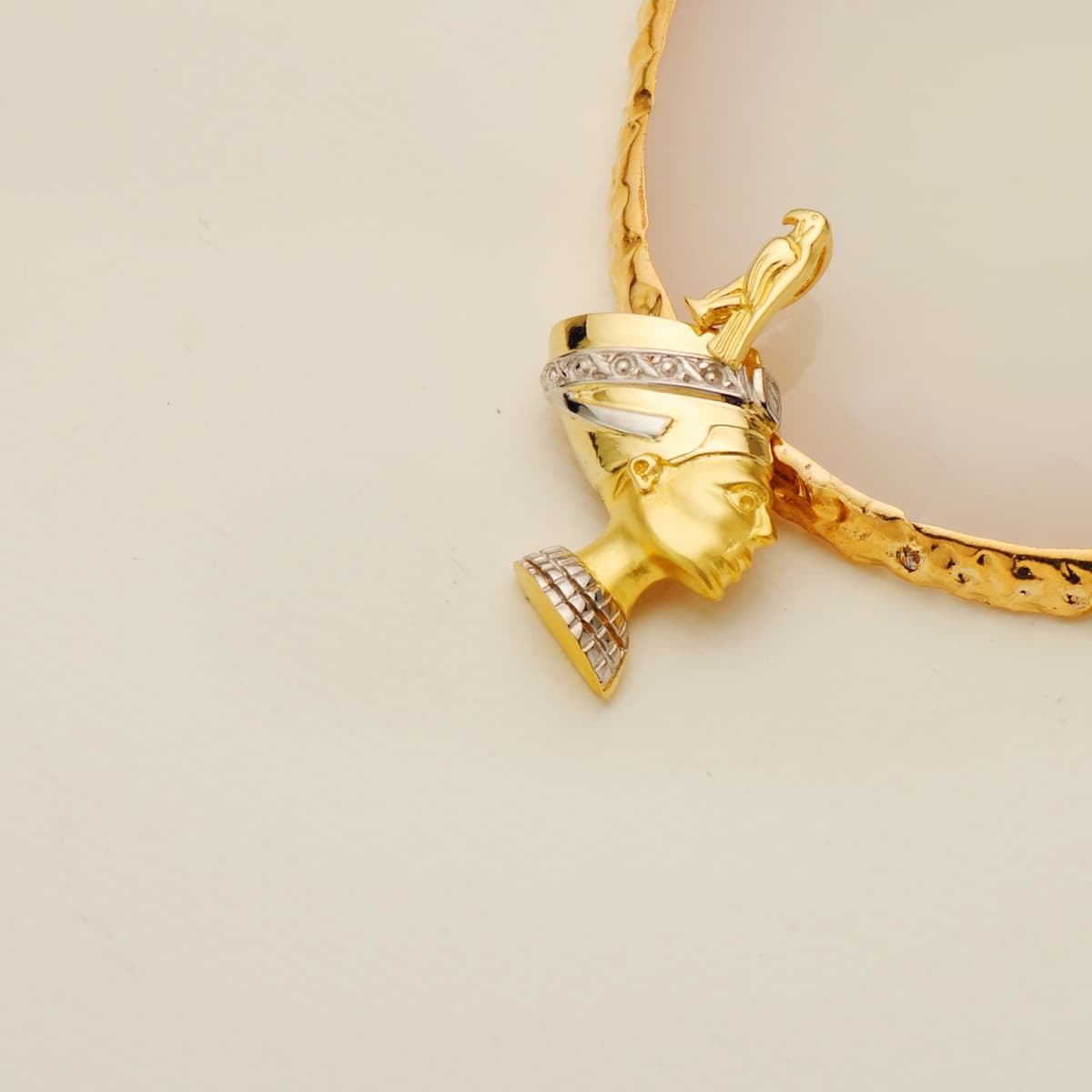 Pendentif nefertiti , Or 18K - PARADOXE