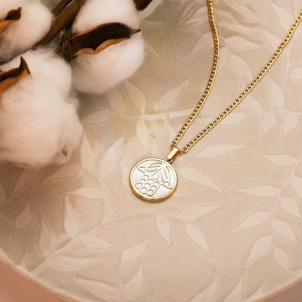 Pendentif main de fatma nacre , Or 18k - PARADOXE